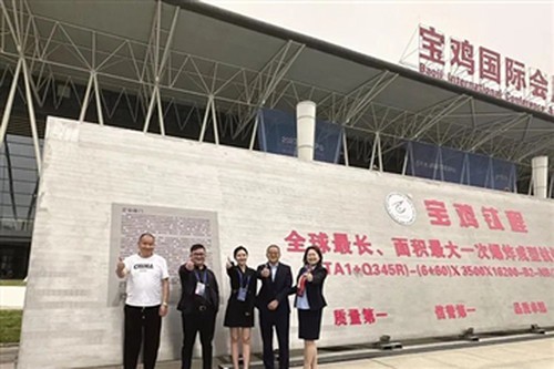 Una revisió meravellosa de l'Exposició internacional de la indústria del tita...